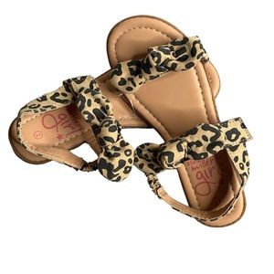 NWOT Olivia Miller girl animal print sandals. Bows on front & back.